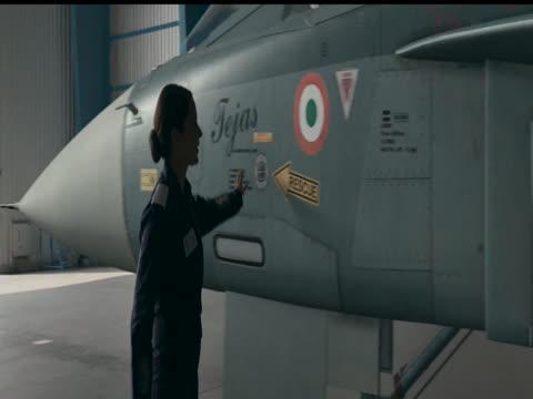 Tejas 2023 Hindi thumb